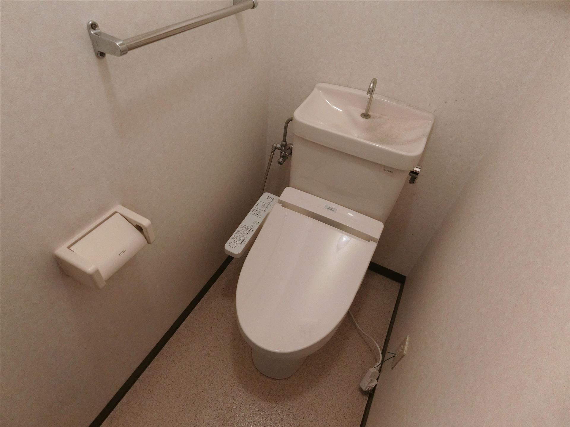 トイレ　ウォシュレット付きの洋式トイレ♪