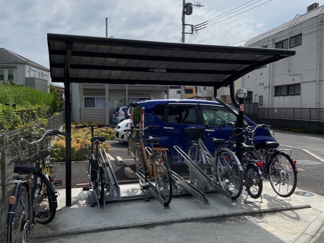 玄関　駐輪場