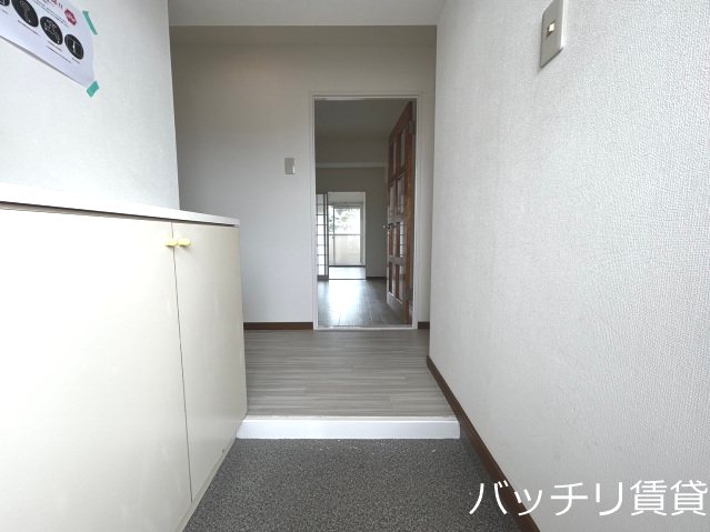 玄関　※同型タイプの為、現状を優先いたします