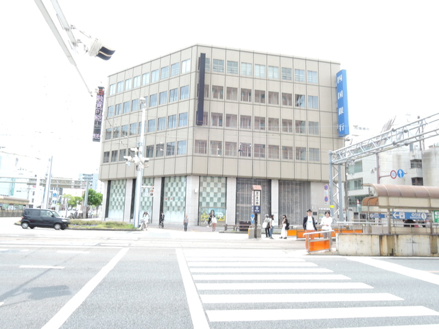銀行　四国銀行本店（銀行）まで787m
