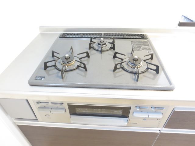 キッチン　ガスコンロ３口のシステムキッチン