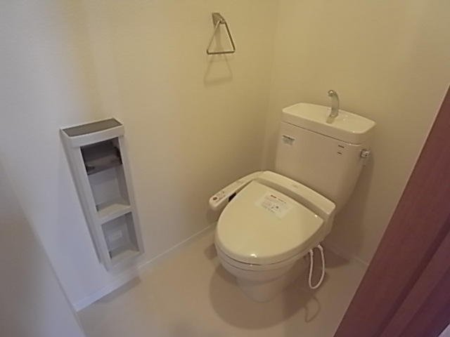 トイレ　※写真は同建物別部屋です。