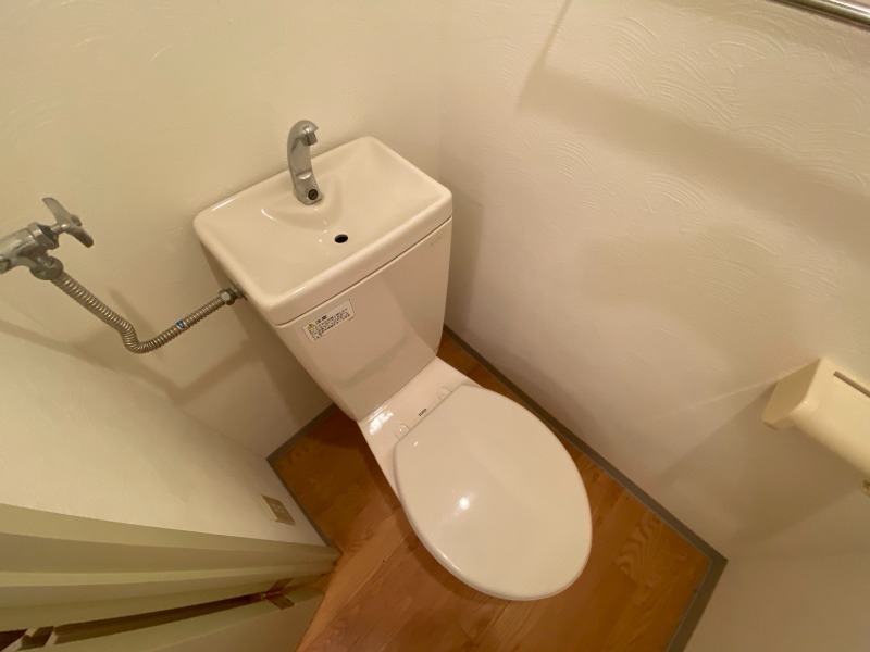 トイレ　こちらはトイレです。清潔感があり、安心して使用できます。
