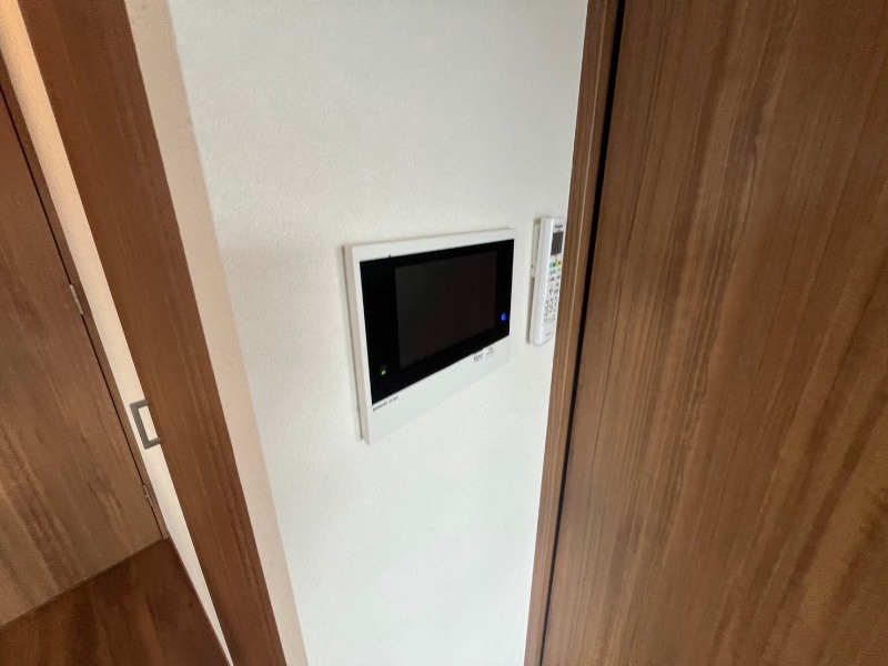 セキュリティ　ＴＶモニター付インターホンです。来客者の顔が見えるので安心！