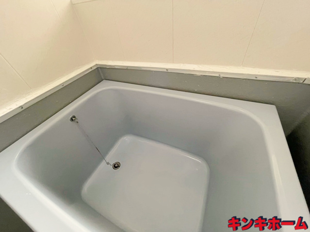 バス・シャワールーム　バスルームには窓有