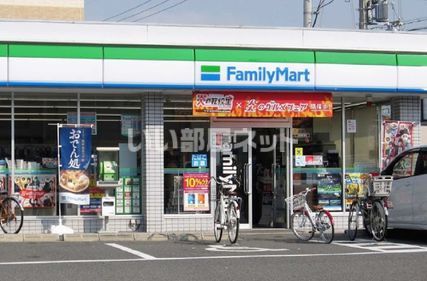コンビニ　ファミリーマート堺鳳西町店（コンビニ）まで295m