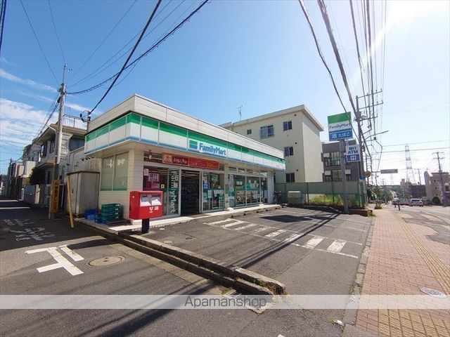 コンビニ　ファミリーマート（コンビニ）まで845m