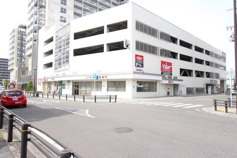 スーパー　バロー岩倉店（スーパー）まで141m