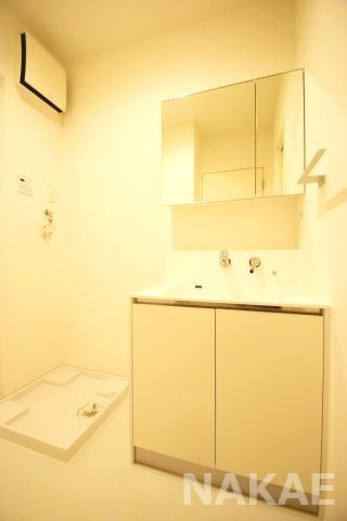 洗面設備　明るい洗面所です