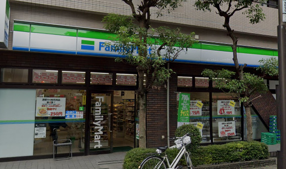 コンビニ　ファミリーマート 明大前北店（コンビニ）まで934m