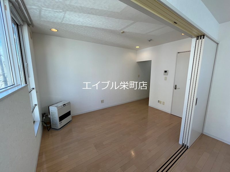 エミネンス北7条の居間写真