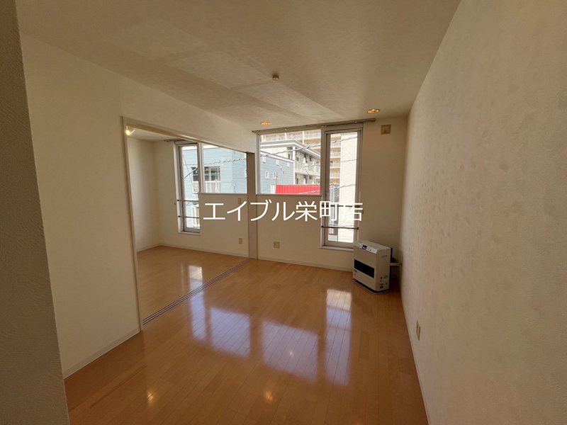 エミネンス北7条の居間写真