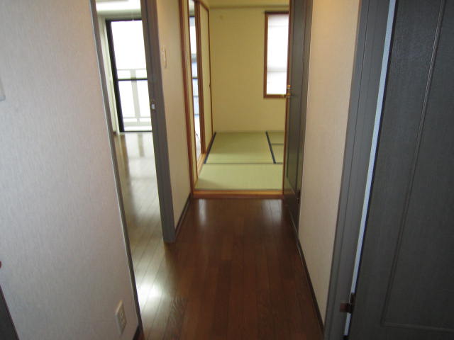 その他　玄関ホール（反転間取り参考写真）
