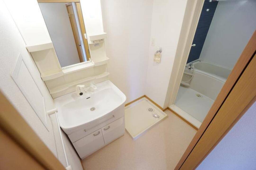 洗面設備　シャワー付洗面化粧台