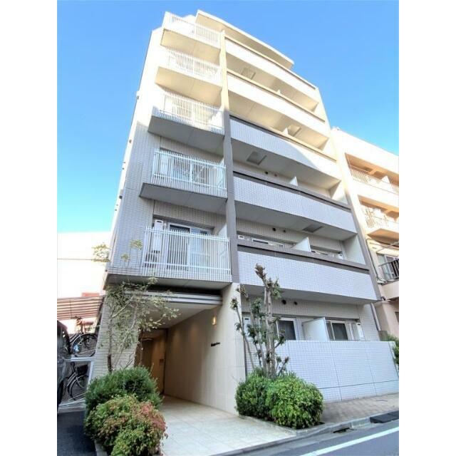 建物外観　鉄筋コンクリート造のがっちりとした建物。