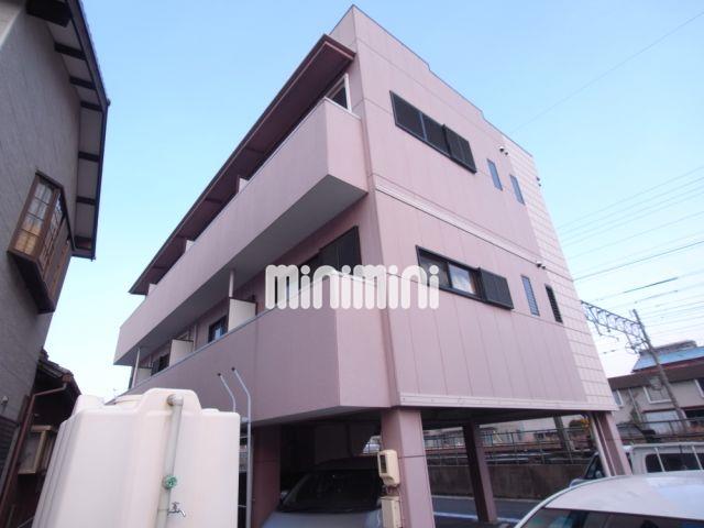 建物外観　３階建てのマンションです