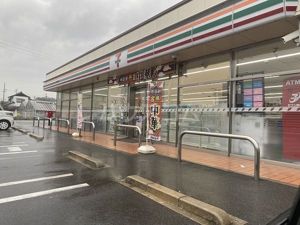 コンビニ　セブンイレブン　半田板山店（コンビニ）まで586m