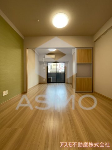居室・リビング　同マンション別部屋参考写真