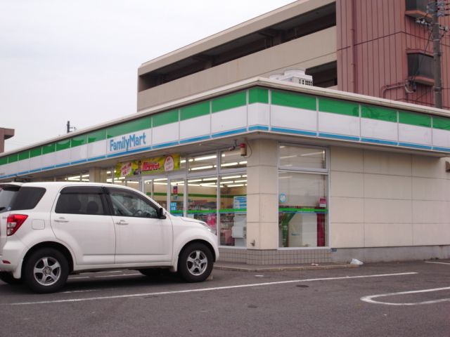 コンビニ　ファミリーマート（コンビニ）まで380m