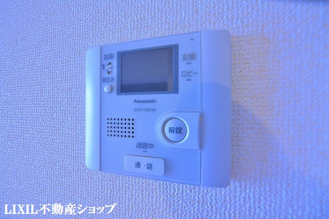 セキュリティ　来訪者の確認が出来るモニター付インターホンです。