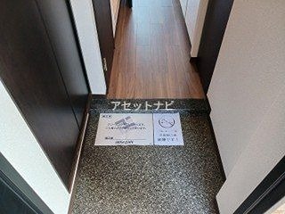 玄関　※別部屋の参考画像です