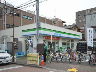 コンビニ　ファミリーマート 鵜の木多摩堤通り店（コンビニ）まで273m