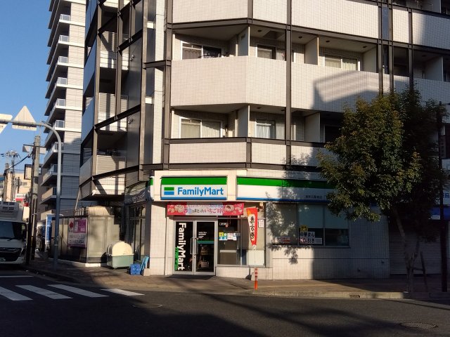 コンビニ　ファミリーマート　西明石駅前店（コンビニ）まで100m