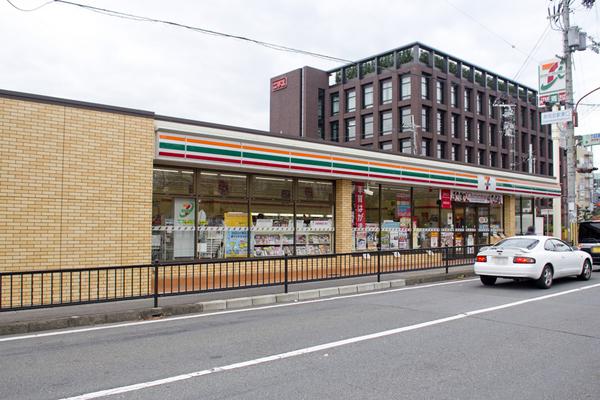 コンビニ　セブンイレブン長岡京駅東口店（コンビニ）まで500m