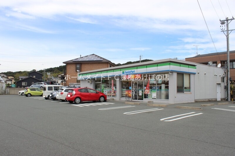 コンビニ　ファミリーマート豊川平尾店（コンビニ）まで197m