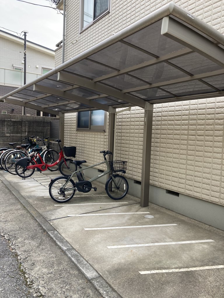 その他共有部分　屋根付き駐輪スペース有