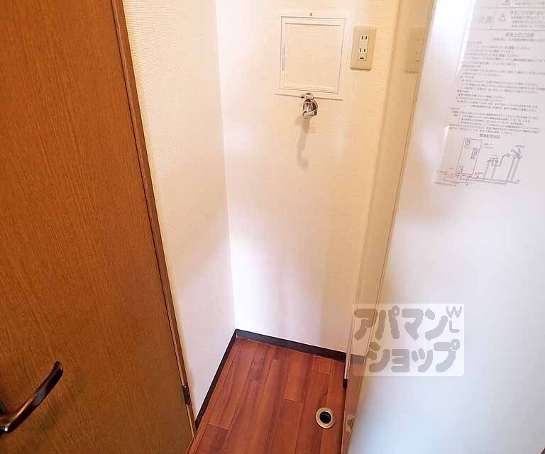 その他設備　トイレの前に洗濯機置き場があります！
