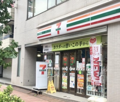 コンビニ　セブンイレブン文京本郷4丁目店（コンビニ）まで208m