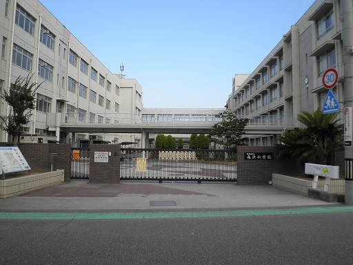 小学校　姫路市立　高浜小学校（小学校）まで593m