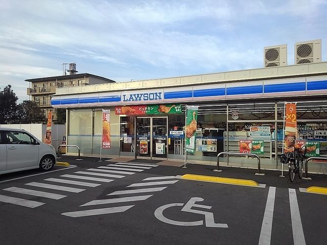 コンビニ　ローソン（コンビニ）まで750m