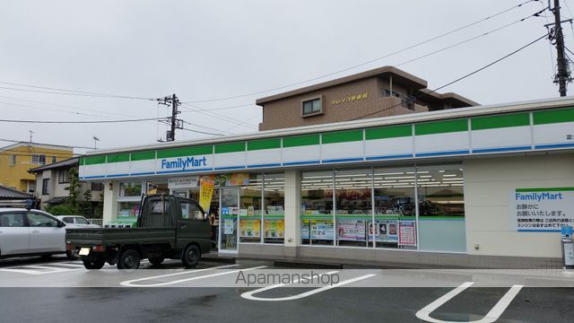 コンビニ　ファミリーマート（コンビニ）まで633m