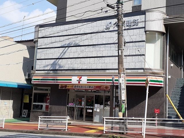 コンビニ　セブンイレブン川崎百合ヶ丘駅前（コンビニ）まで450m
