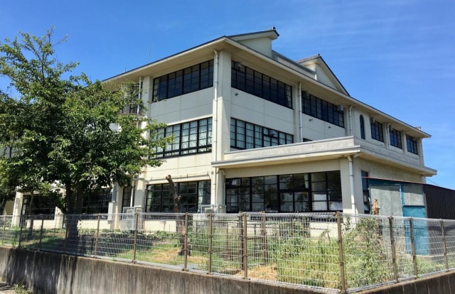 小学校　近江八幡市立馬淵小学校（小学校）まで464m