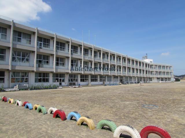 小学校　笠松町立下羽栗小学校（小学校）まで658m