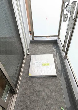 バルコニー　暖かな日差しのふりそそぐバルコニー