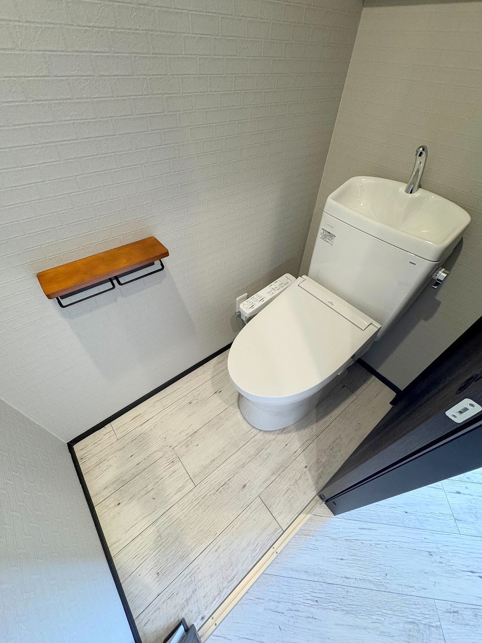 近鉄奈良線 河内花園駅 徒歩14分 3階建 築45年のトイレ写真