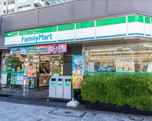 コンビニ　ファミリーマート 新川中央大橋店（コンビニ）まで73m