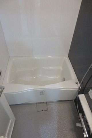 バス・シャワールーム　追い焚き、浴室乾燥機付きのお風呂。ゆったりサイズです。