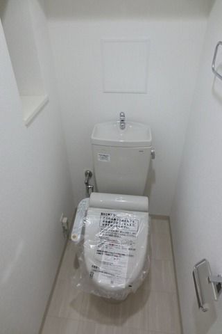 トイレ　ウォシュレットも標準装備ですよ。
