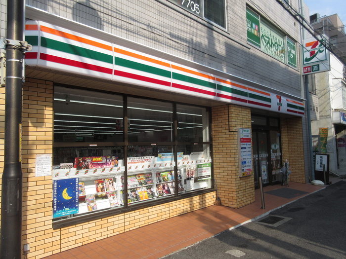コンビニ　セブンイレブン（コンビニ）まで122m