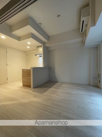 地下鉄御堂筋線 淀屋橋駅 徒歩8分 15階建 築1年の居間写真