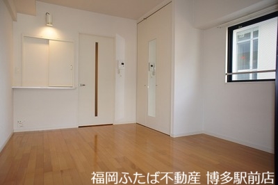 エンクレスト福岡の居間写真