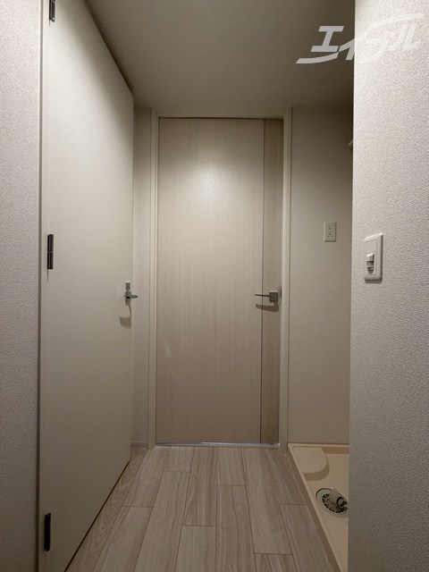 地下鉄御堂筋線 中津駅 徒歩12分 15階建 築1年の玄関写真