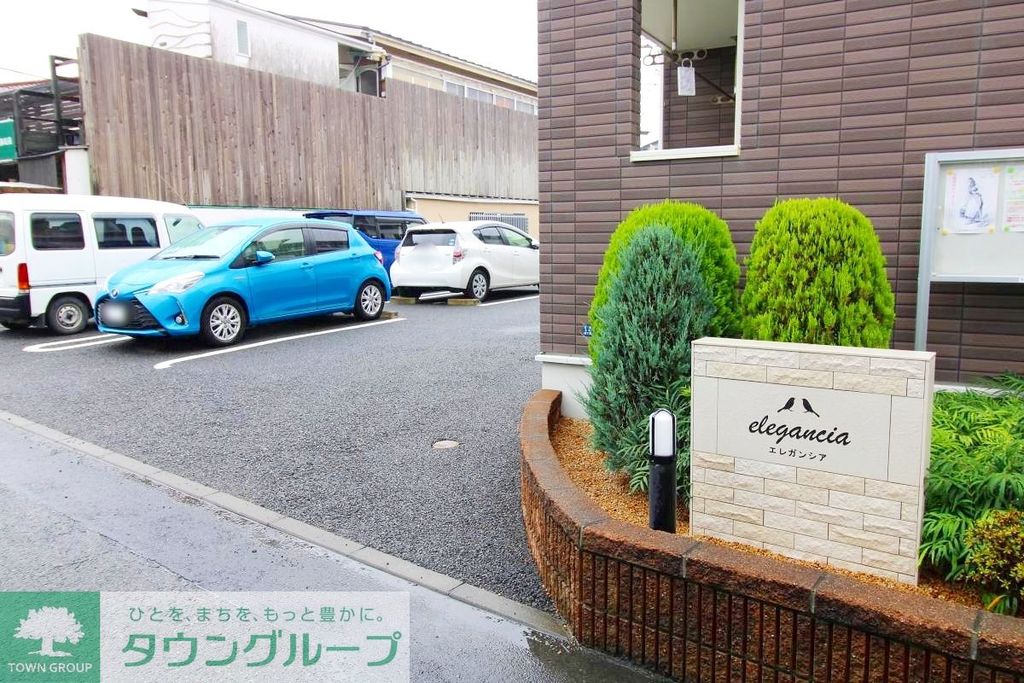 エントランス　駐車場