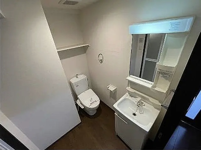 クラスイン与儀のトイレ写真