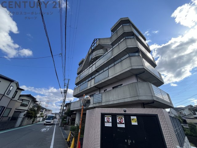 建物外観　エレベーター付きで重たい荷物も楽々♪